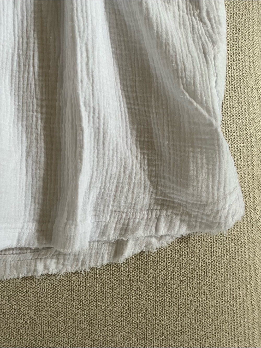 ee:some Women’s White blouse gauzy oversized relaxed blouse top size small New - Picture 6 of 9